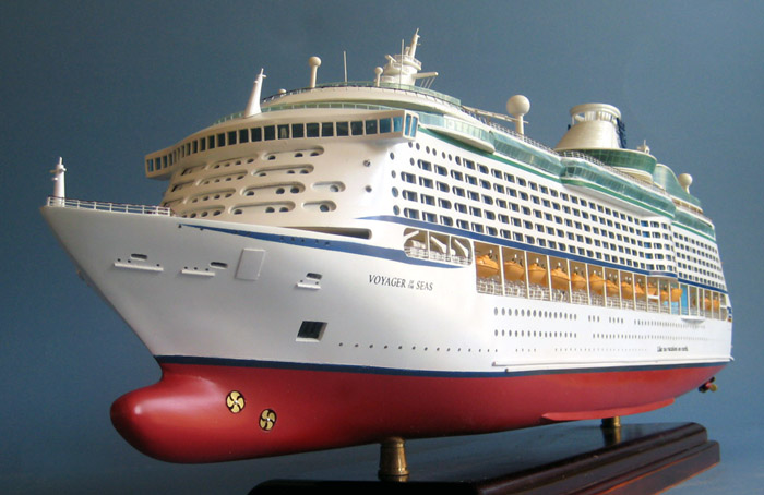 This Voyager of the Seas ship model has the following qualities: